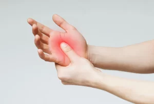 Skausmas plaštakoje – plaštakos ir riešo ligų diagnostika Senajojo bokšto klinikoje.
